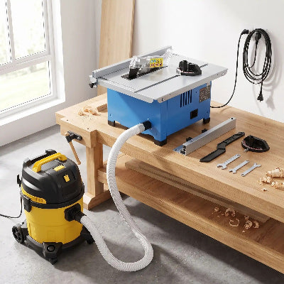 Mini scie circulaire table avec boyau d'aspirateur branché