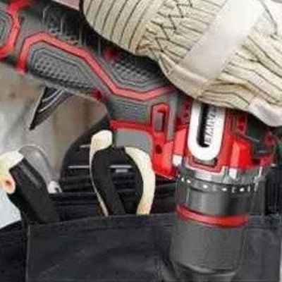 Perceuse visseuse et son attache à la ceinture