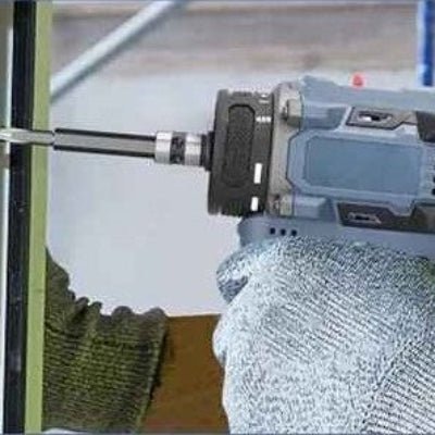 Visseuse perceuse sans balais utilisée en rénovation domicilière