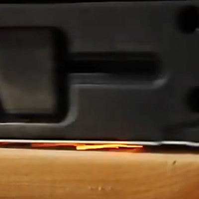 Ponceuse a bande sans fil utilisation abrasion vis métal sur bois