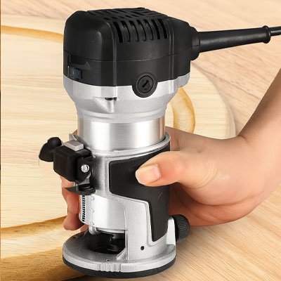 Affleureuse pour le travail en arrondi