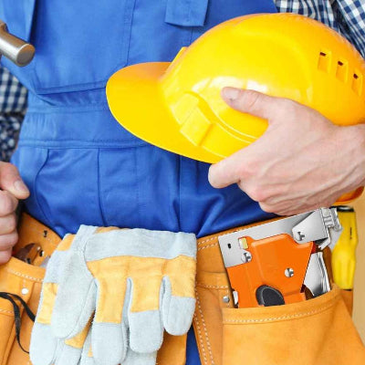 Agrafeuse bois rangée dans ceinture à outils