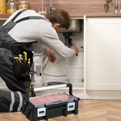 Caisse a outils utilisee par plombier