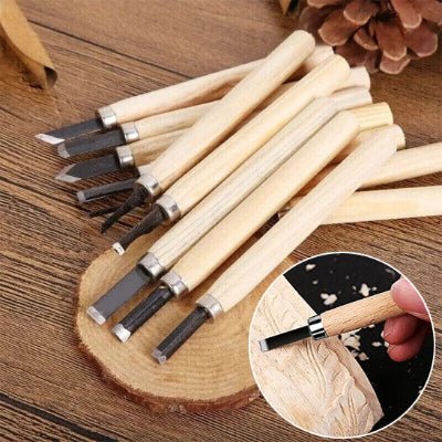 Ciseaux à bois groupés et vue d'un sculptage