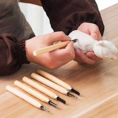 Ciseaux à bois utilisé pour sculpter une figurine