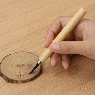 Ciseaux à bois utilise sur une rondelle de bois