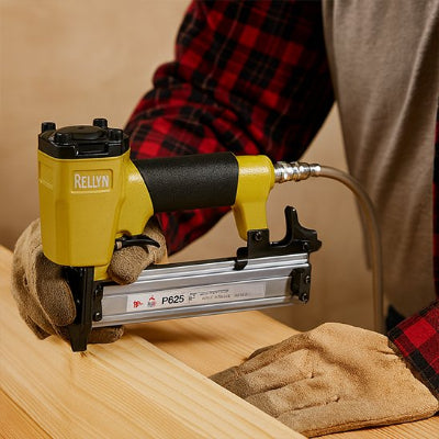 Cloueur pneumatique utilisation en atelier