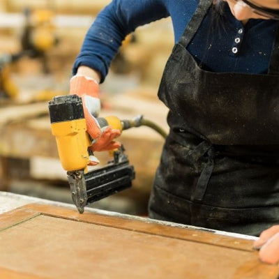 Cloueur pneumatique utilisée pour câdres en bois