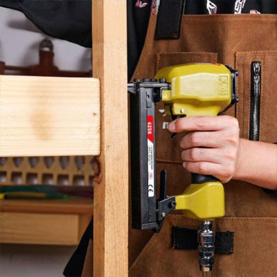 Cloueur pneumatique utilisée pour meubles