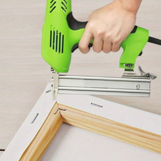 Cloueuse electrique utilisée pour câdres