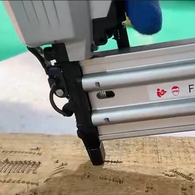 Cloueuse pneumatique utilisation bois et vue résultats