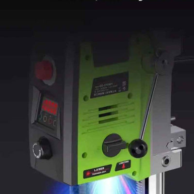 Colonne mini perceusenumérique vue de la lumière LED