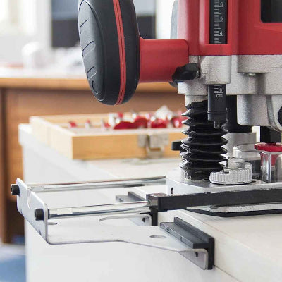 Défonceuse professionnelle utilisation du guide droit