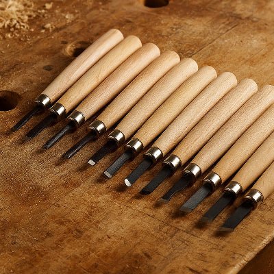 Ensemble ciseau à bois sur un établi