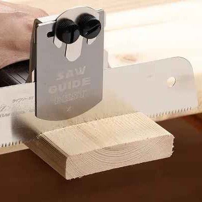 Guide de profondeur installé sur Scie de précision japonaise