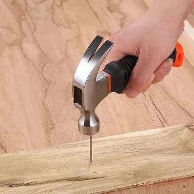 Marteau utilisé pour clouer bois