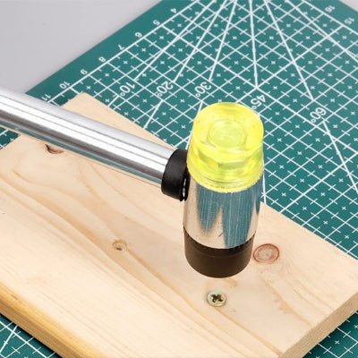 Marteau utilisé pour frapper sans marquer l'objet