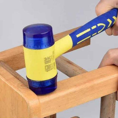 Massette utilisée sur-un-banc-de-bois