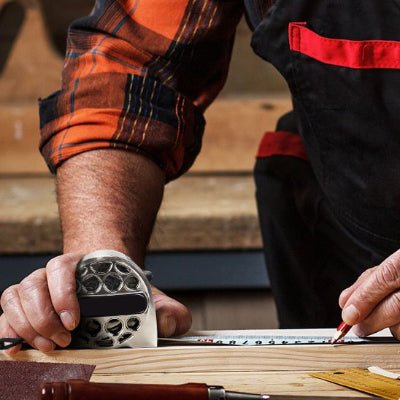 Metre ruban acier alvéolé utilisé en menuiserie