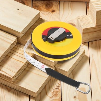 Mètre ruban posé ssur des planches de bois