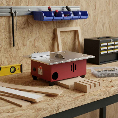 mini scie circulaire de table sur établi