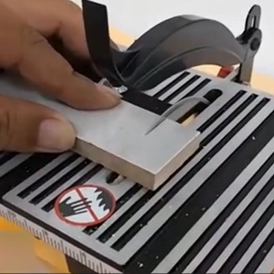 Mini scie circulaire sur table utilisation mélamine