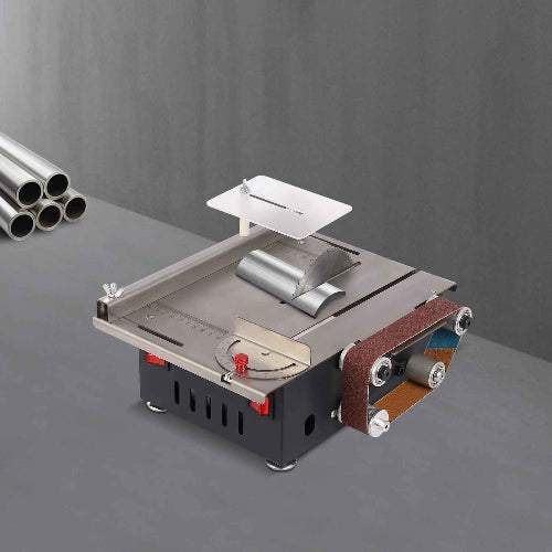 Mini scie circulaire table vue en plongé sur fond gris