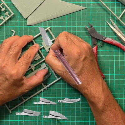 Mini scie de précision utilisation plastique