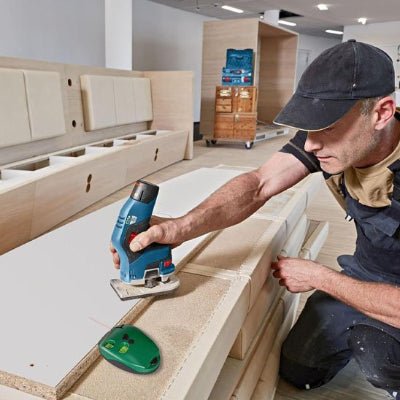 Niveau laser utilisation en atelier de menuiserie