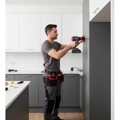 Perceuse visseuse sans balais utilisée pour l'installation d'armoires de cuisine