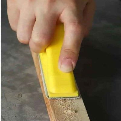 Petite ponceuse à main utilisation baguette bois