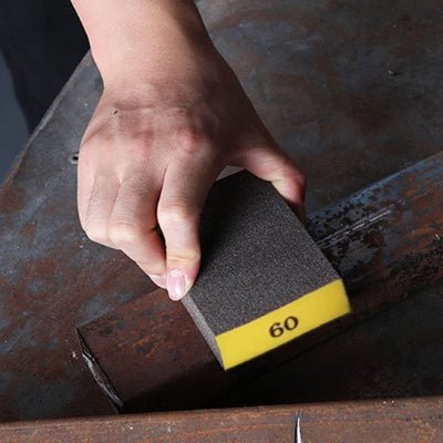 Ponceuse bloc éponge utilisée pour la préparation de surface en bois