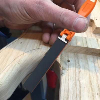 Ponceuse ergonomique rectangualaire mince pour poncer des pièces de bois etroites