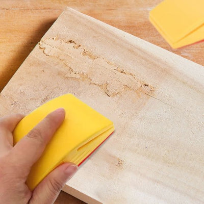 Ponceuse ergonomique utilisée pour une planche de bois