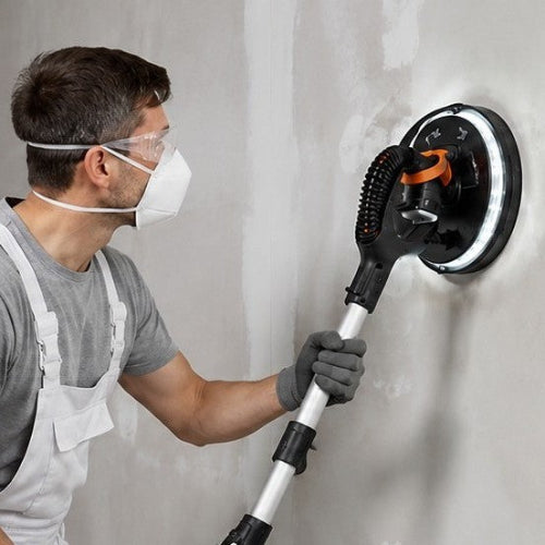Ponceuse girafe proffessionnelle utilisée pour poncer un mur