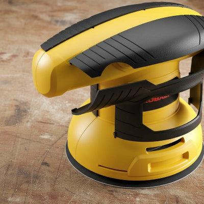 Ponceuse orbitale prise en main ergonomique sur fond bois
