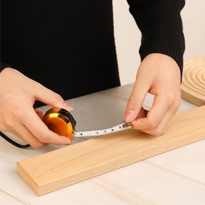 Ruban metre utilisation pour mesure de petites pièces de bois