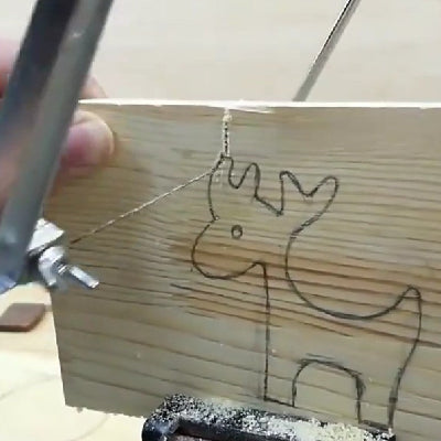 Scie à chantourner manuelle coupe projet bois