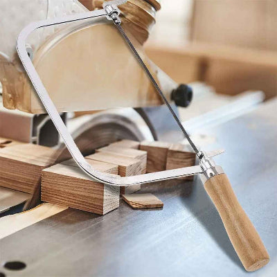 Scie à chantourner manuelle utilisation bois