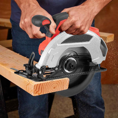 Scie circulaire sans fil utilisation en menuiserie