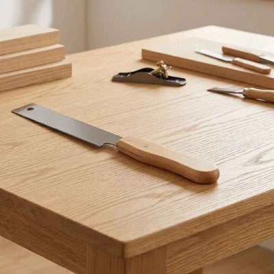 Scie de précision bois denture unilatérale sur une table