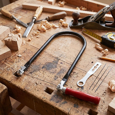 Scie de précision sur table d'artisans du bois