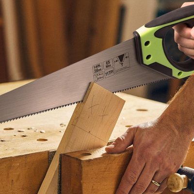 Scie égoine pour coupes  précises