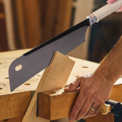 Scie japonaise haut de gamme utilisée pour mortaiser