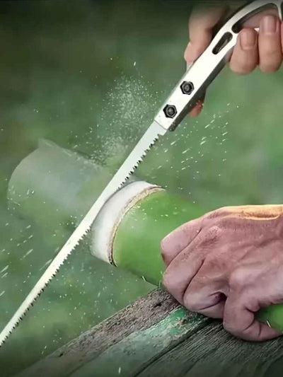 Scie ÙPrecisionCut SK5 utilisée pour couper du bambou