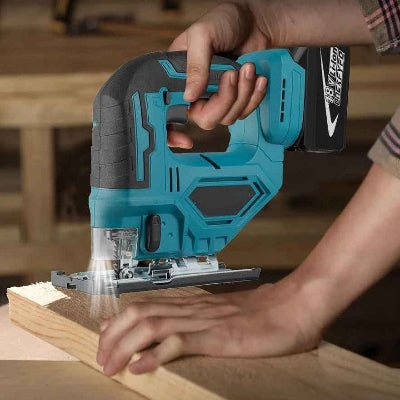 Scie sauteuse utilisée pour coupe du bois vue lumièr LED