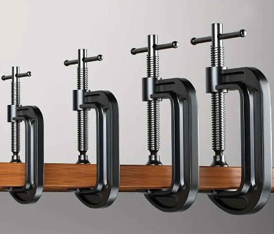 Serre joints ProForge alignés