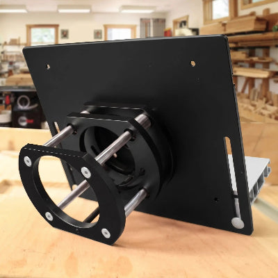 Table pour défonceuse noire avec élévateur sur établi, vue dessous