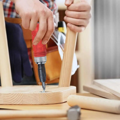 Tournevis a frapper utilisé un banc en bois