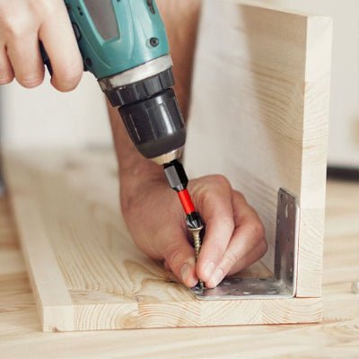 Tournevis utilisée pour visser une équerre